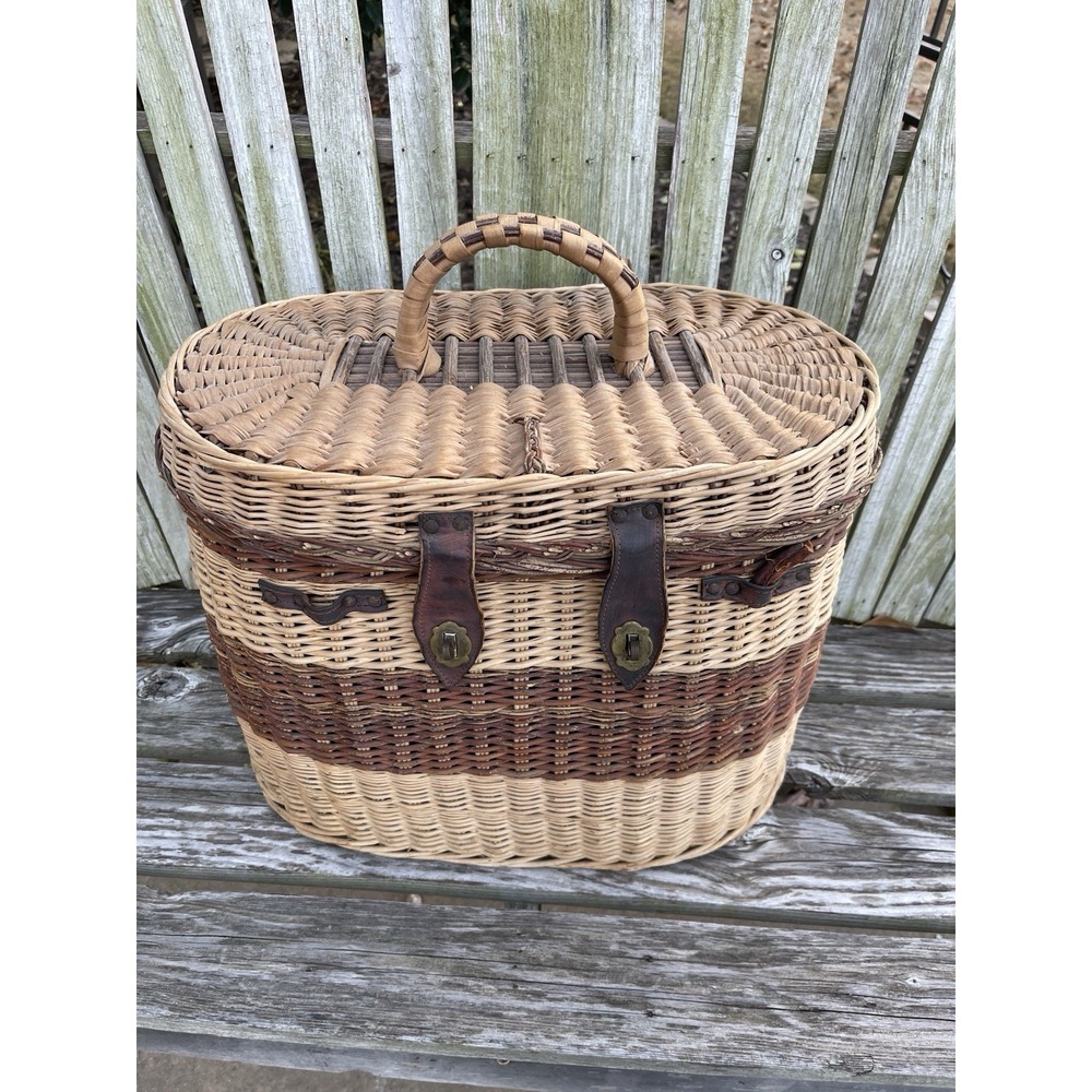 Vintage 2 Tone Brown Woven Wicker Picnic Basket w/Leather Closures